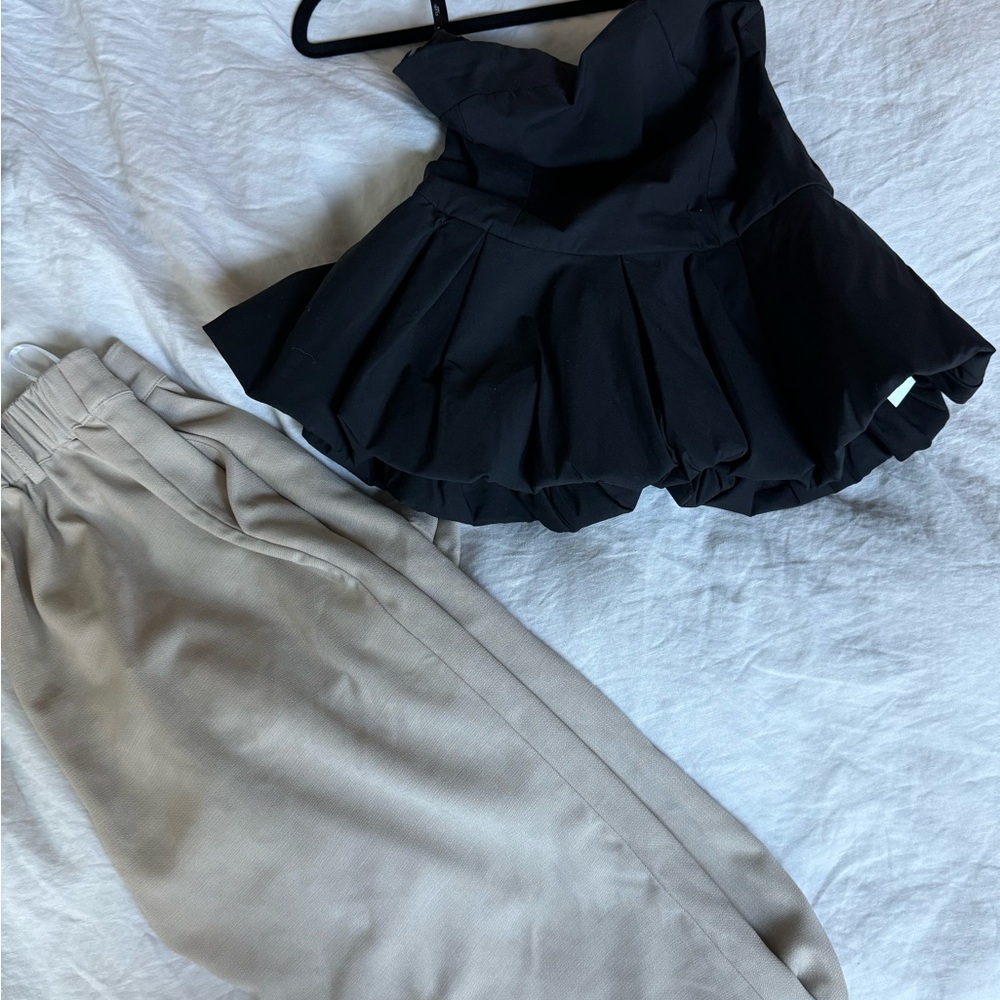 BLACK BANDEAU RUFFLE TOP - Picture 3 of 6